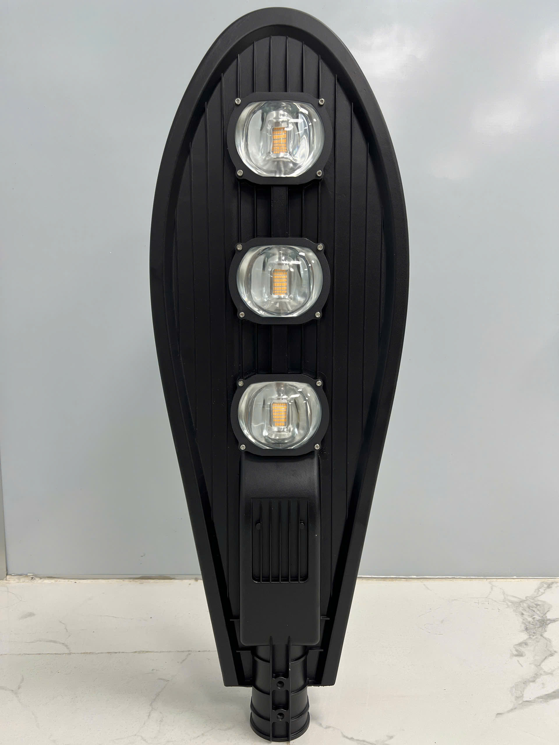 Đèn đường LED lá